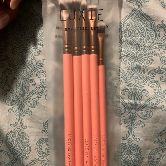 LUXIE EYECONIC EYE SET - ROSE GOLD - Picture 3 of 4